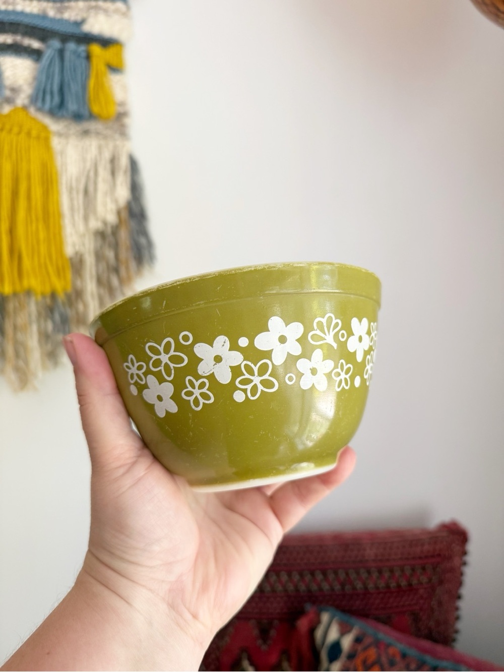 Vintage Pyrex Spring Blossom Green Crazy Daisy 401 1.5 Pint Mixing Bowl Retro